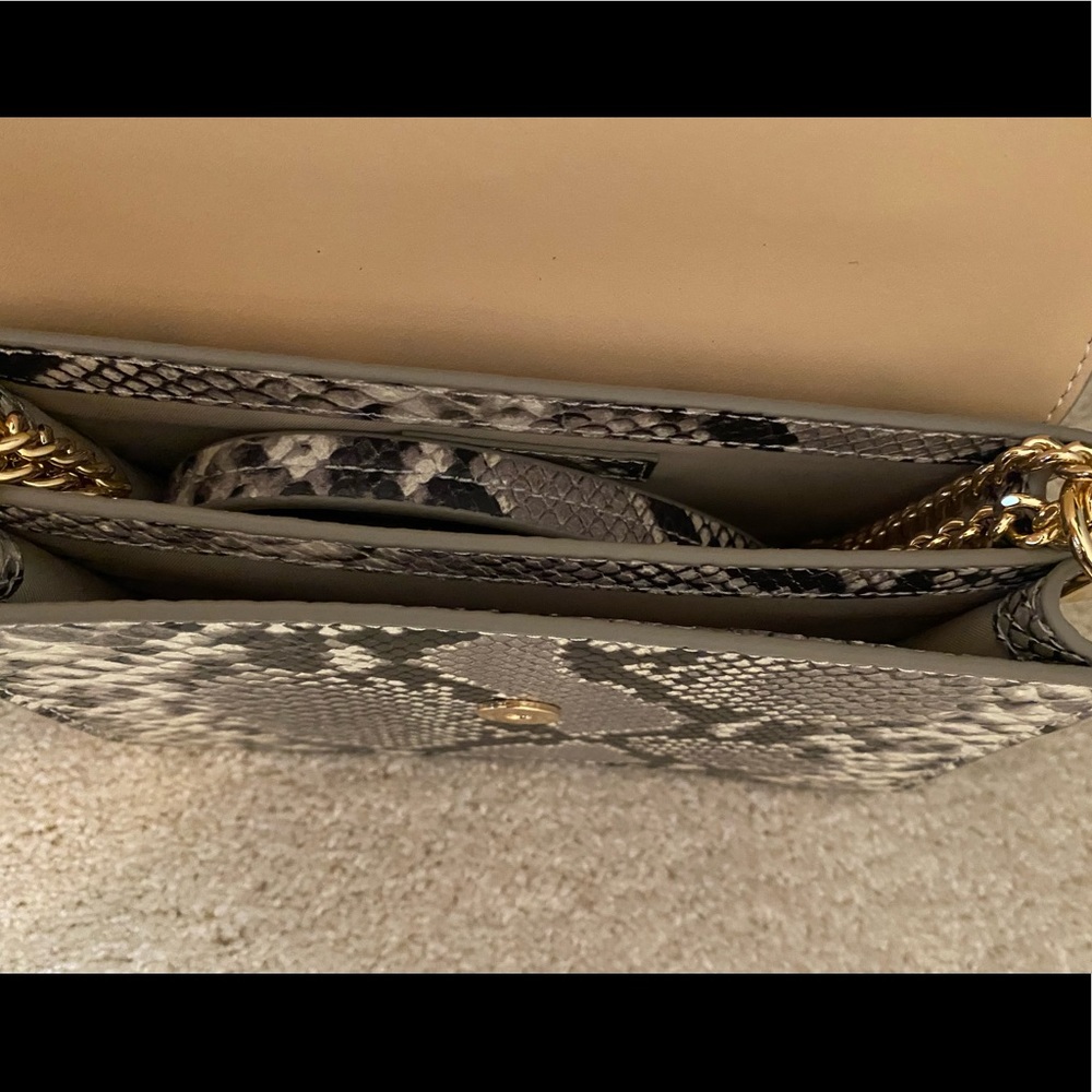 LIKE NEW Tory Burch Shoulder Bag!! - Picture 5 of 5